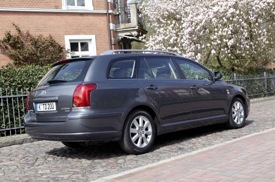  Toyota Avensis Wagon 2003 года  (фото 9 из 76)